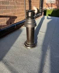 Flat roof flue
